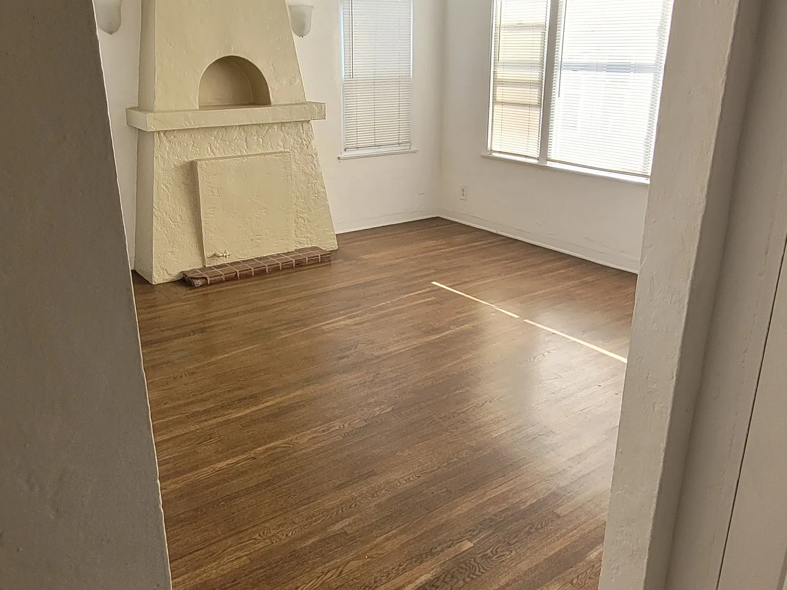 Studio, 693 sqft, $1,600 — Photo 3