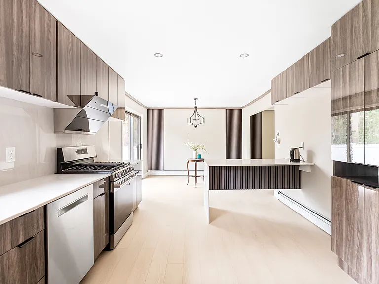 25 Adrienne Ln — Photo 3