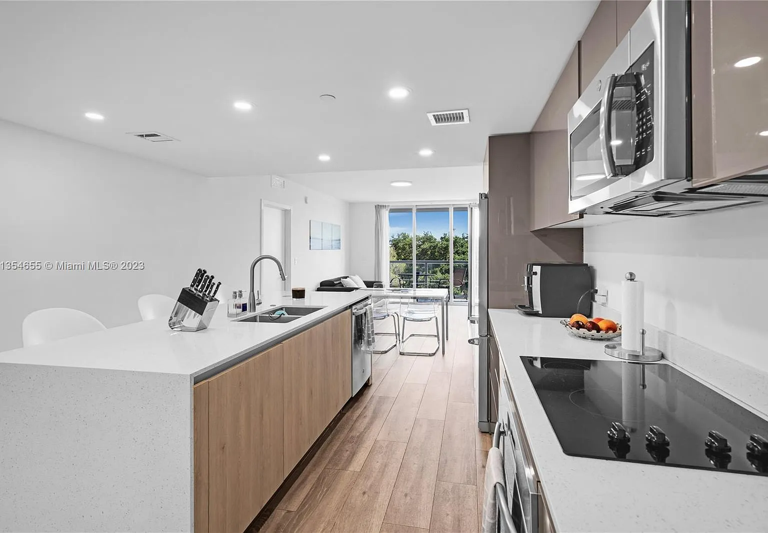 2 bed, 1097 sqft, $2,980 — Photo 3