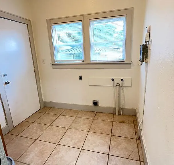 1326 W Elm Ave — Photo 11