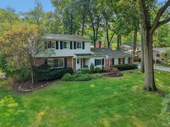 5578 Hummingbird Ln, Clarkston, MI 48346
