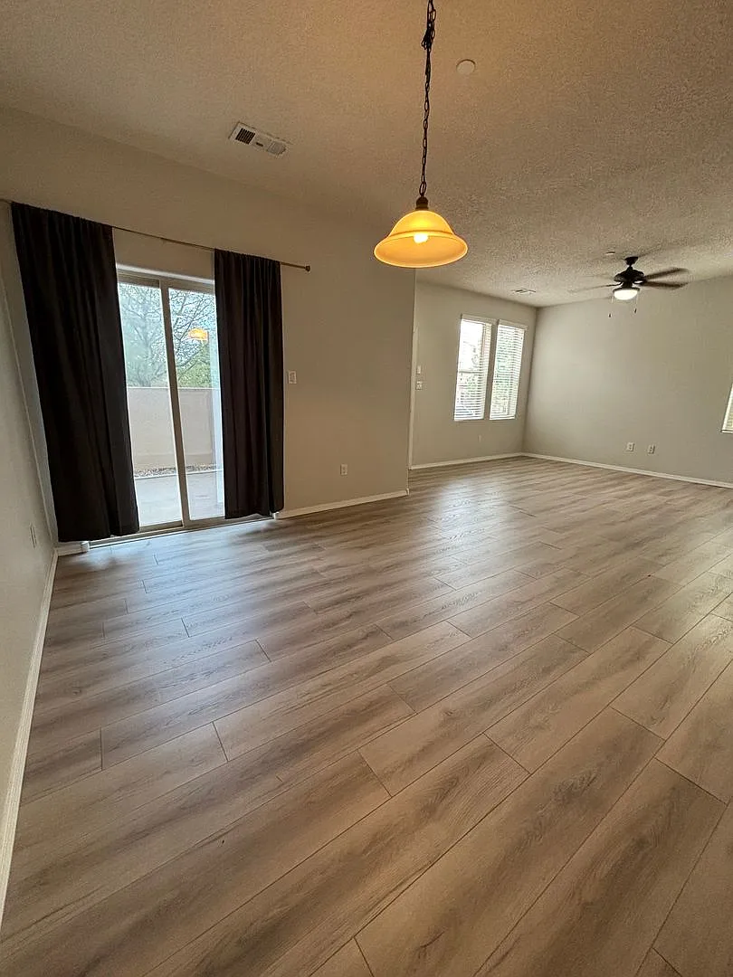 NE 3/Bd 3/Ba 2story 2/CG TH Gated Community — Photo 3