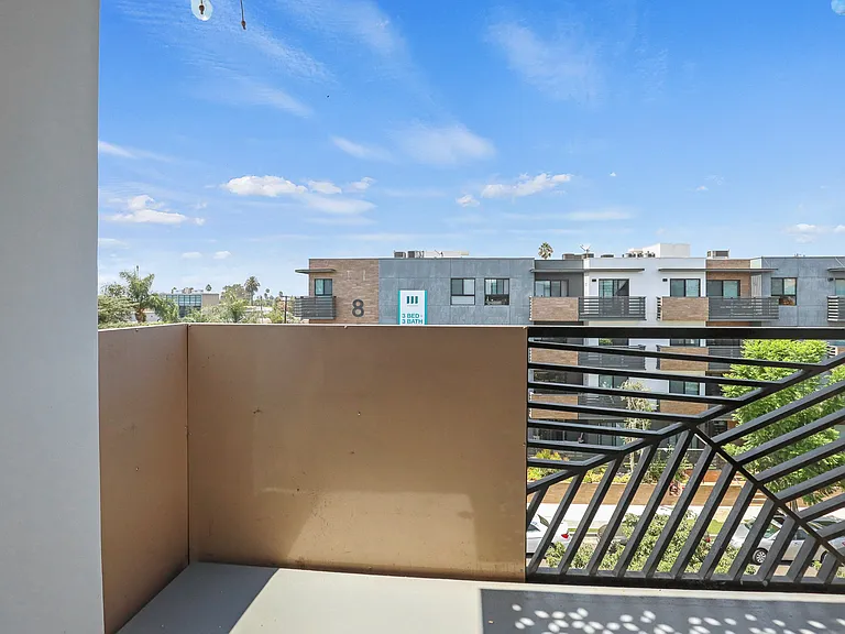 Large-Sized Patios at Waring Hudson