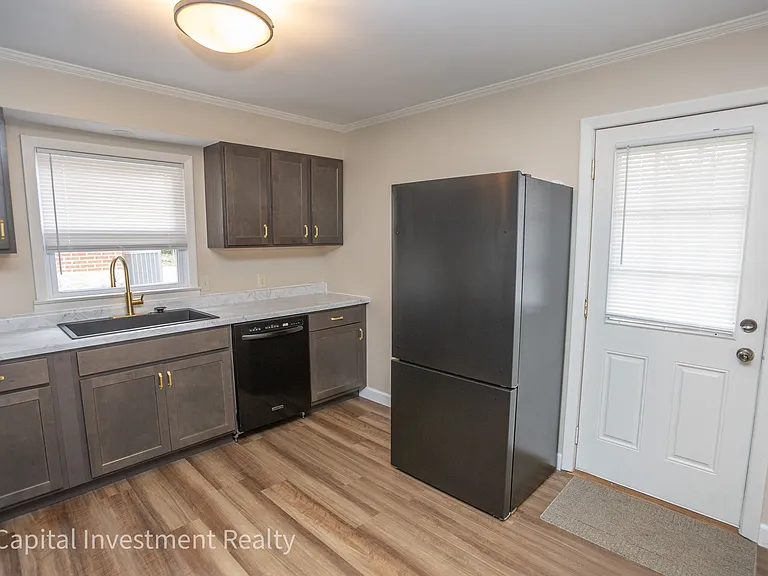 1120 E McCarty St — Photo 19