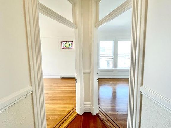 5th image of 987 Oak St