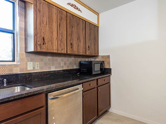 3rd image of 1131 Southampton Dr
