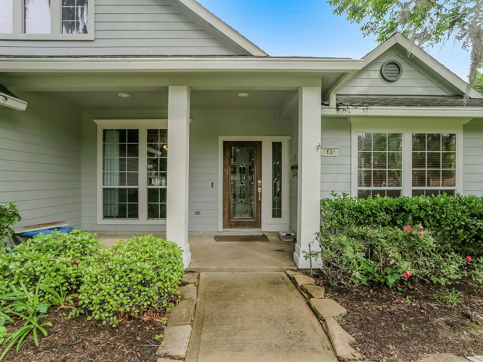 3 bed, 2.0 bath, 2256 sqft, $2,700 — Photo 2