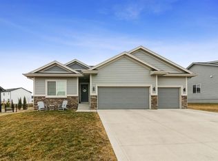 2723 Shady Lane Dr, Norwalk, IA 50211