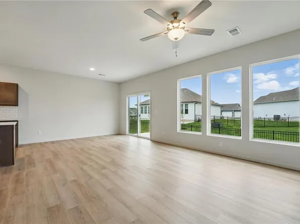 120 NW Mulberry Ct, Blue Springs, MO 64014