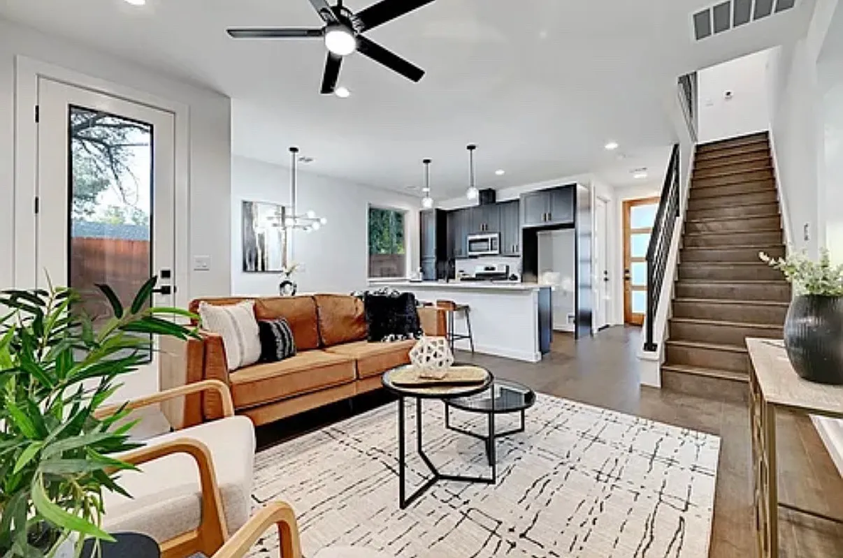 2 bed, 2.5 bath, 1352 sqft, $2,350 — Photo 3
