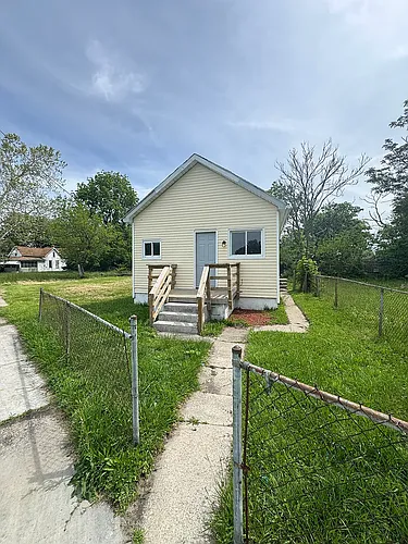223 Charles St Photo 1