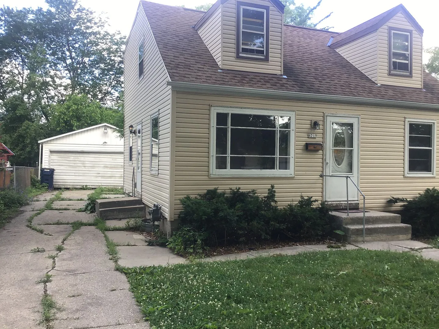 4 Bedroom Single Family Home — Photo 3