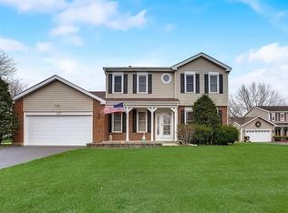 677 Auburn Ct, Crystal Lake, IL 60014