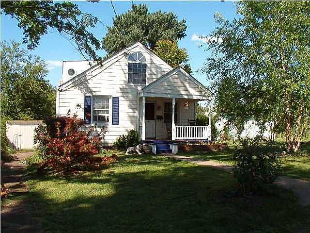 Walk to Meade Water Park Pool and downtown to Belmont 