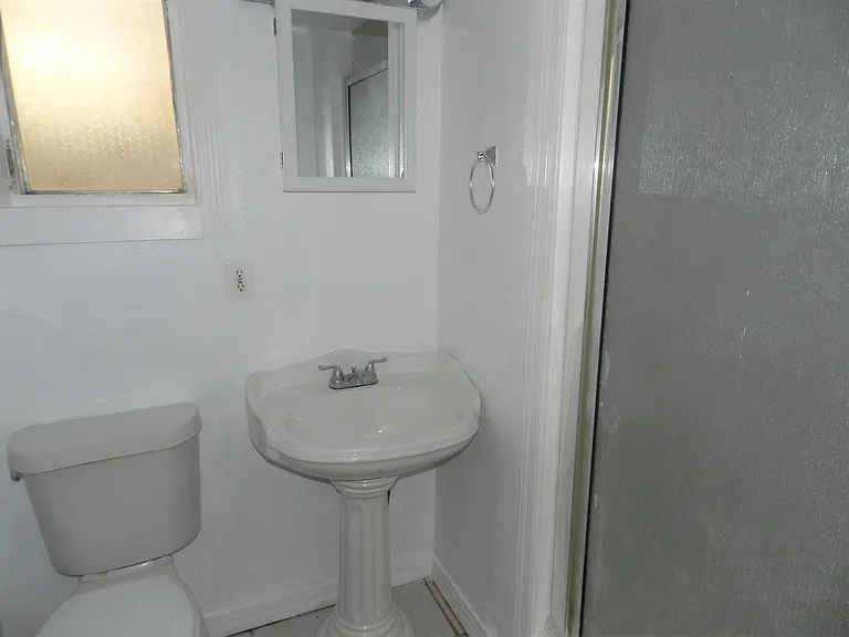 106 22nd Ave N #B — Photo 7