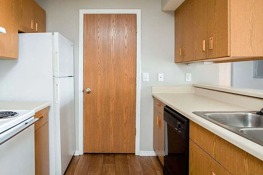 PINE GROVE APARTMENTS — Photo 2
