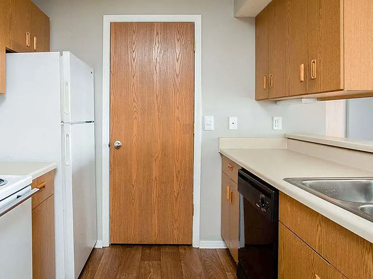 PINE GROVE APARTMENTS — Photo 2