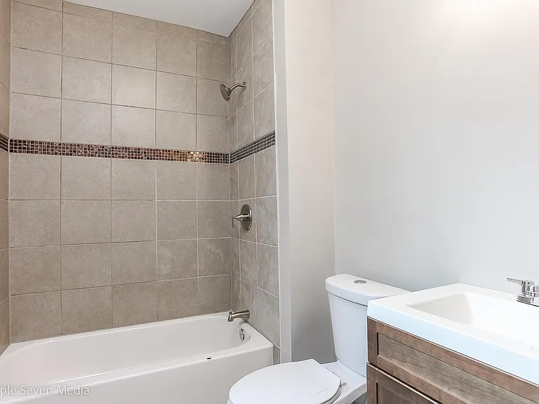 8048 S Paulina St — Photo 8
