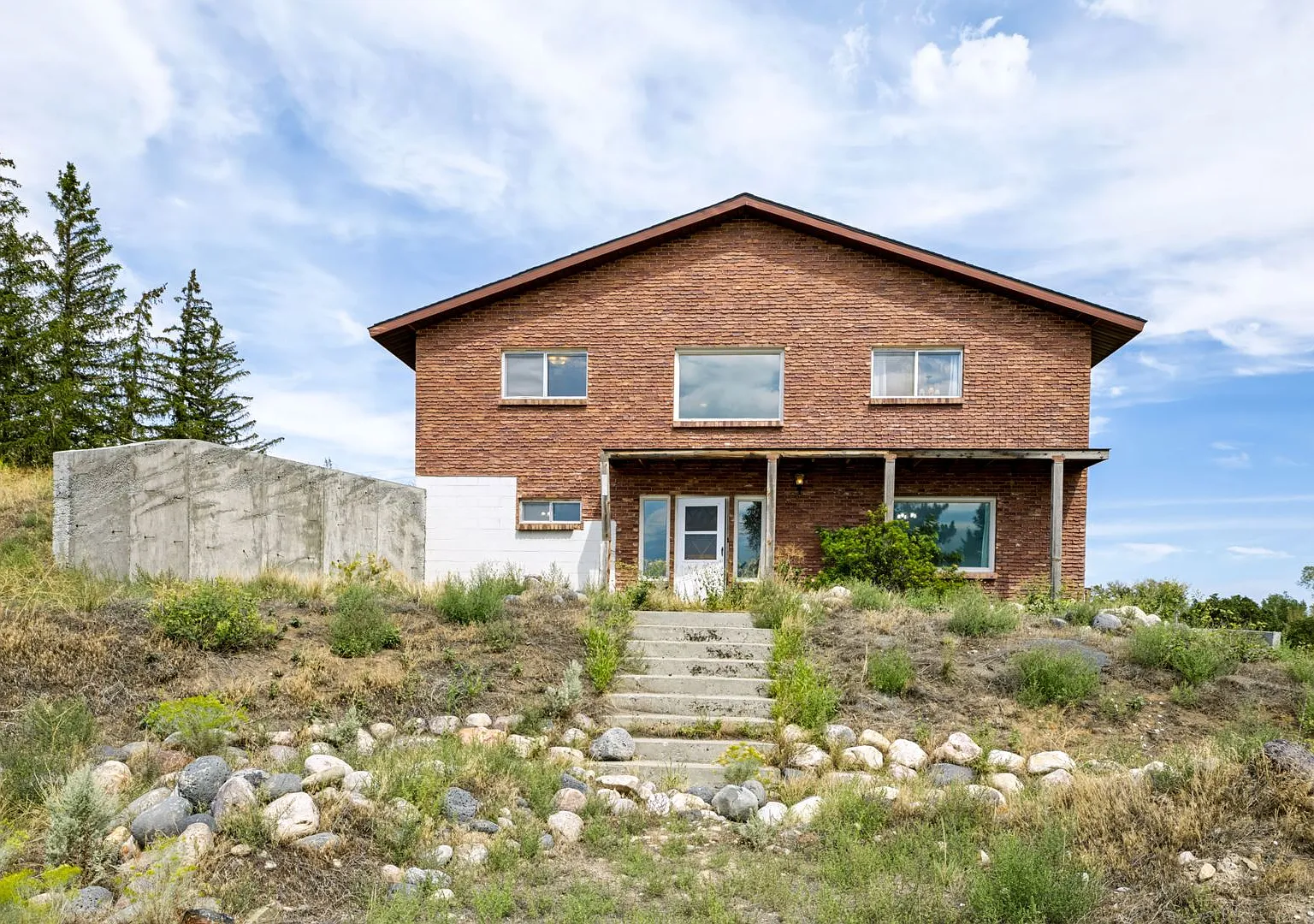 Giant Home In The Country - 6900 Sq Ft Home For Rent On The River — Photo 1