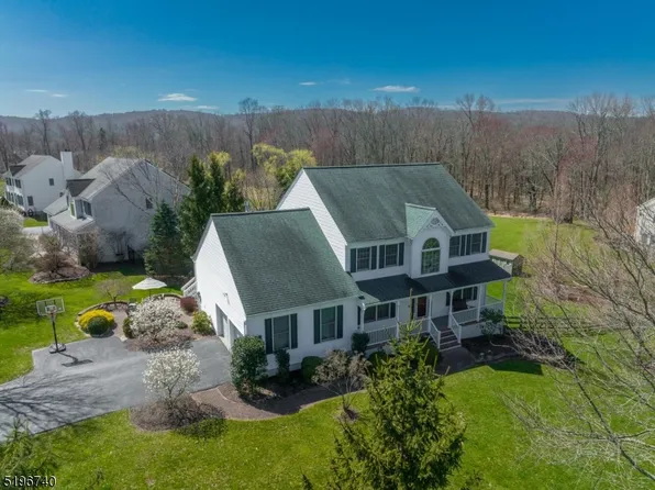 2 Pendleton Ct, Clinton Twp., NJ 08801