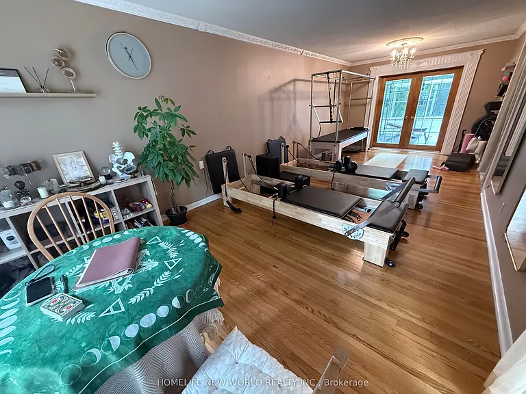 63 Lehar Cres — Photo 10