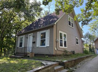 3002 Woodland St, Ames, IA 50014