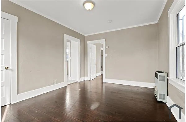 Building Photo - 1035 E 55th St