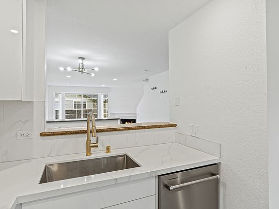 5th image of 606 122nd Ave NE