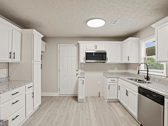 2nd image of 1620 Eastland Rd SE