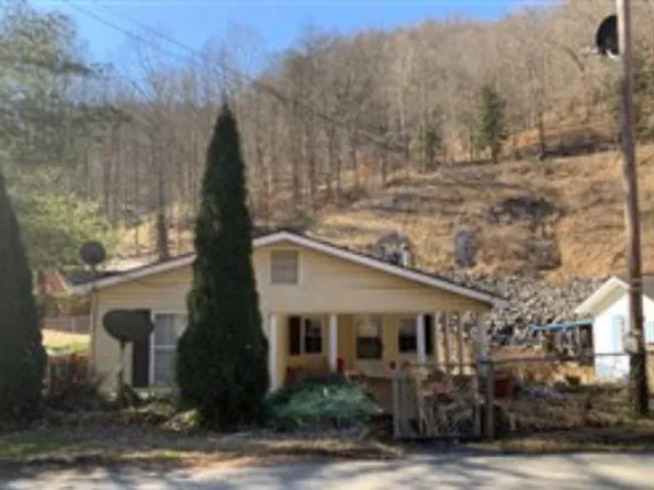 1832 Upper Elk Creek Dr, Hurley, VA 24620