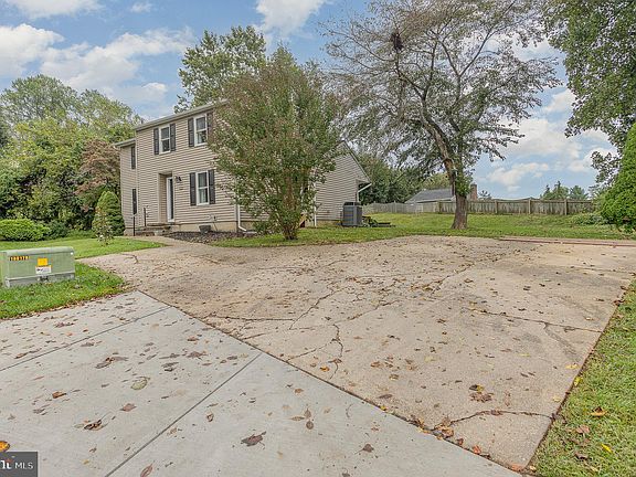 2nd image of 3918 Pinedale Dr