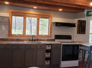 64 Dean St, Warren, MA 01083