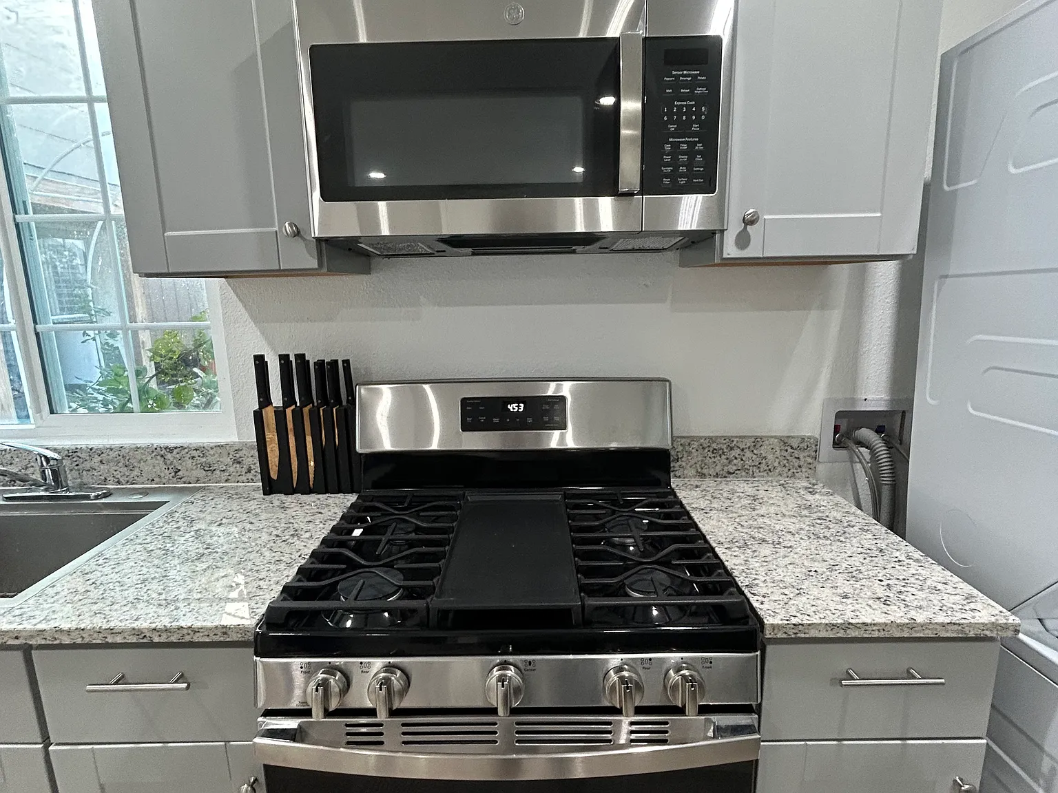 1 bed, 450 sqft, $2,100 — Photo 3