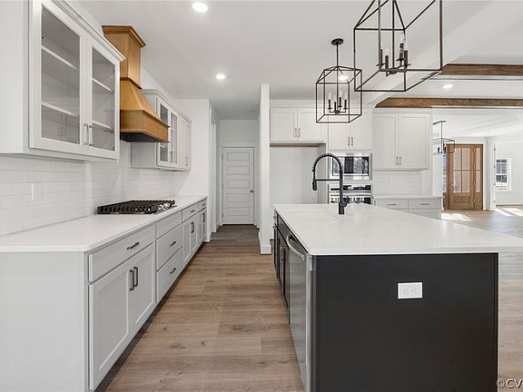 5th image of 8028 Cabernet Way