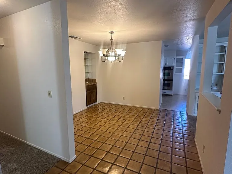 923 Greenfield Ave — Photo 12