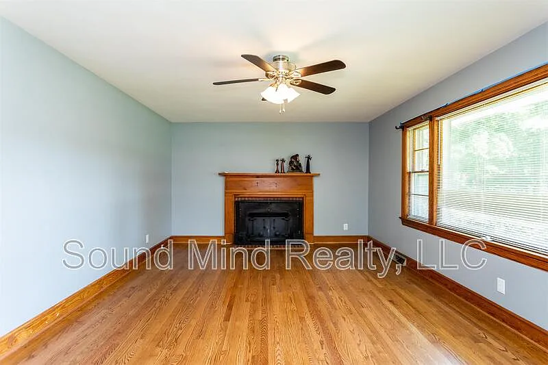 3 bed, 2.0 bath, 1590 sqft, $1,640 — Photo 4