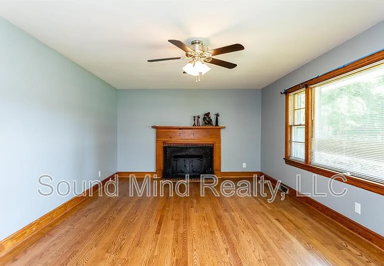 300 Tyson Ave — Photo 4