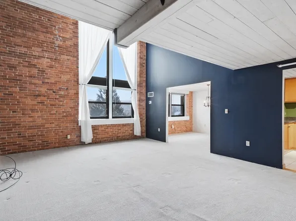 33 Maplewood Ave APT 310, Gloucester, MA 01930