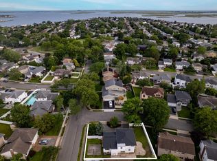 1815 Echo Pl, Merrick, NY 11566