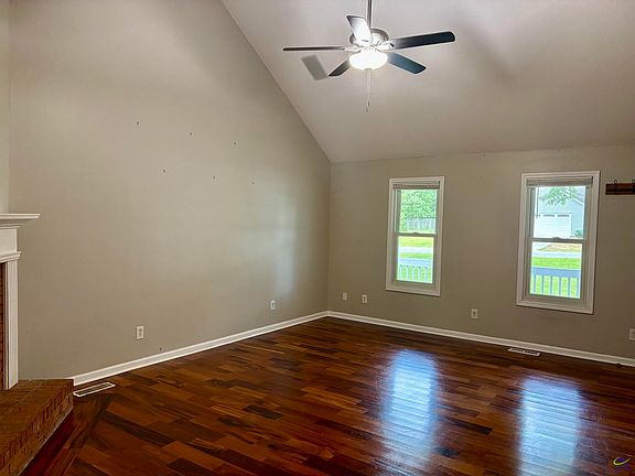 5th image of 401 Windsor Ct