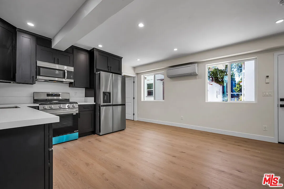 2 bed, 2.0 bath, 800 sqft, $3,350 — Photo 4