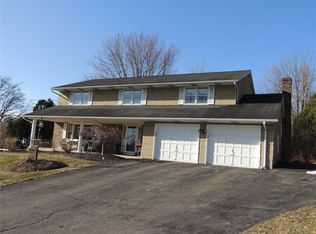 5 Pembroke Dr, Endicott, NY 13760