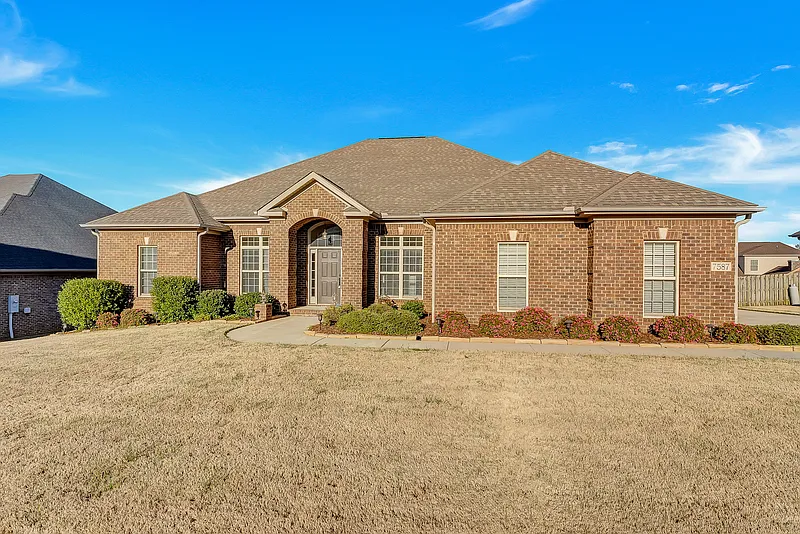 4 bed, 3.0 bath, 2868 sqft, $2,600 — Photo 2