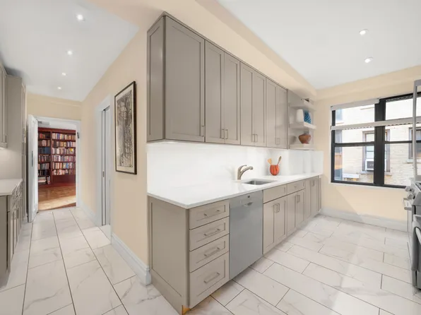 277 West End Avenue image 4 of 11