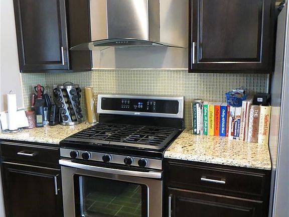 5th image of 534 Saint Andrews Dr