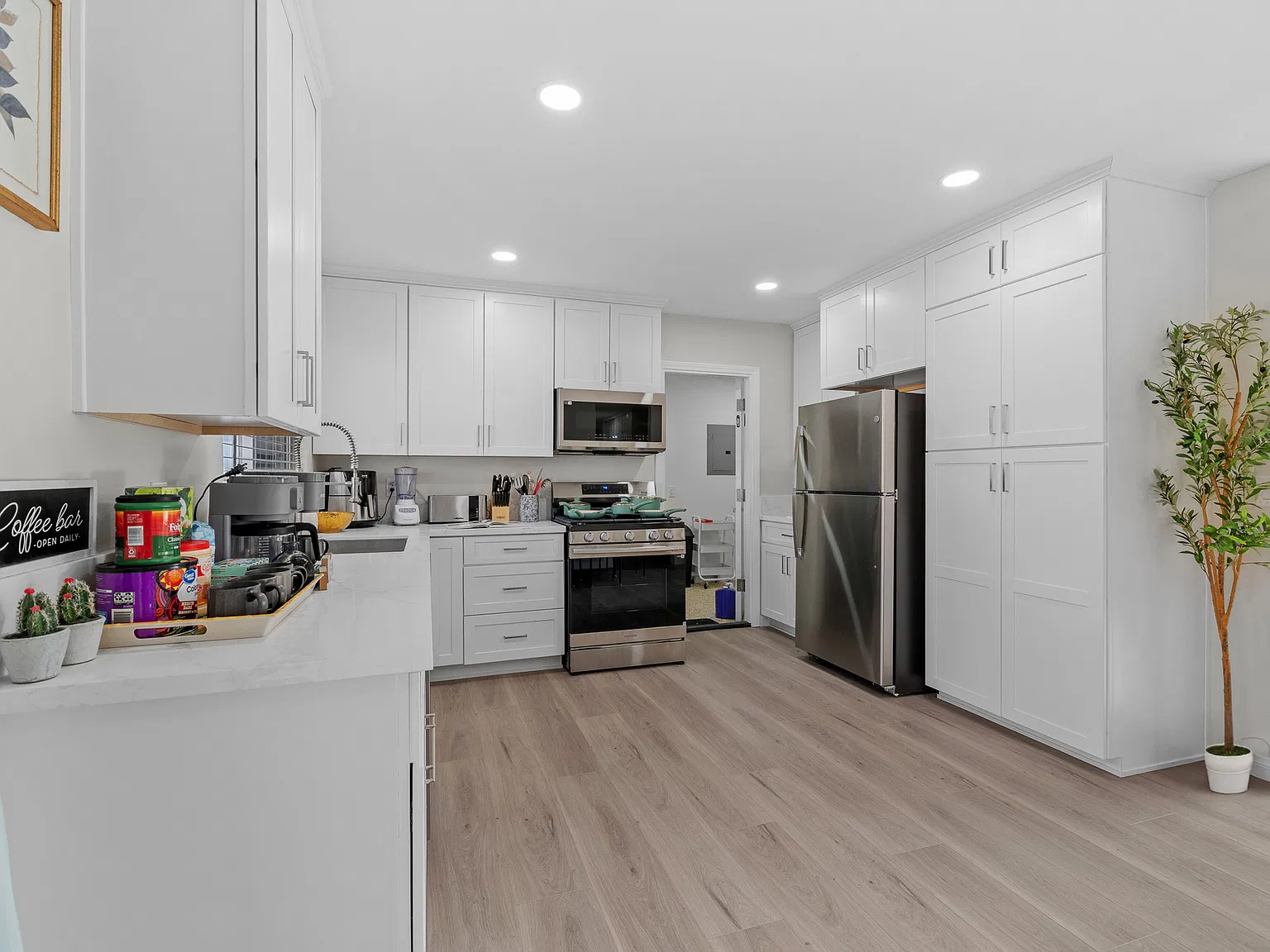 3 bed, 1500 sqft, $5,900 — Photo 4