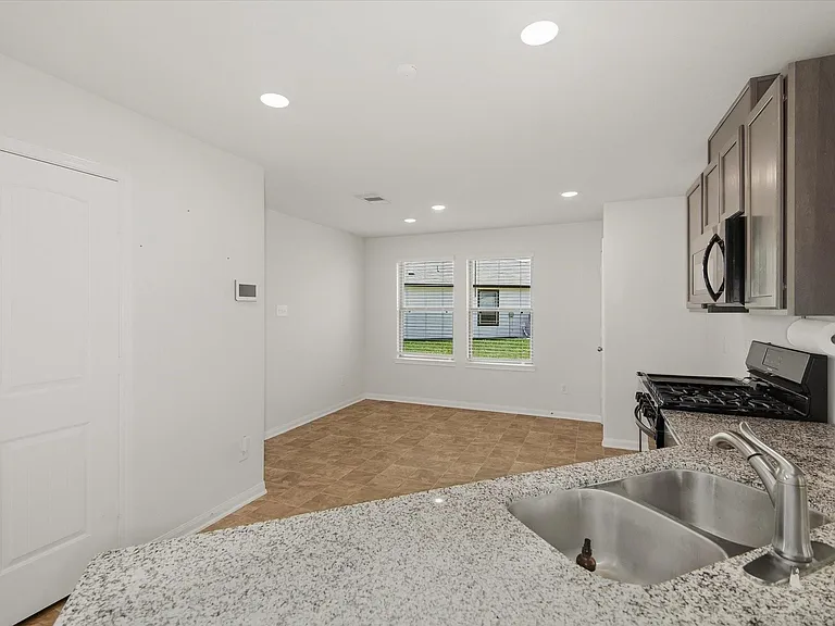 1228 Haverford Ln — Photo 13