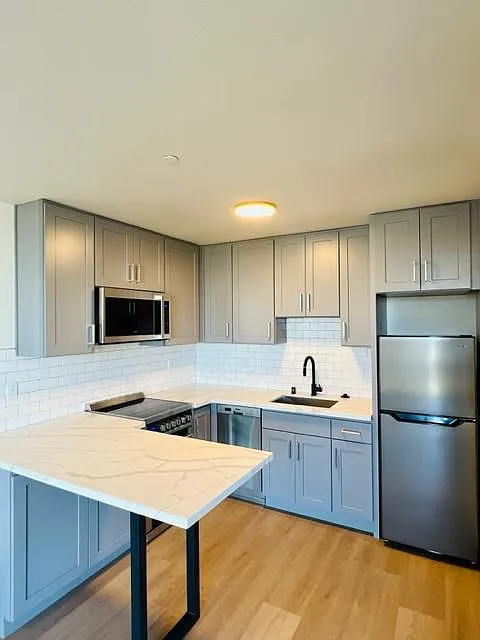 4807 41st Ave SW — Photo 3