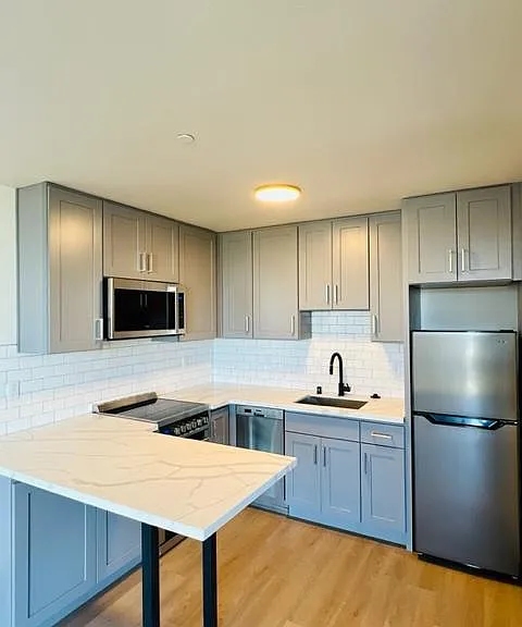 4807 41st Ave SW — Photo 3