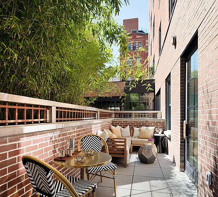 Sold by Compass | media 21